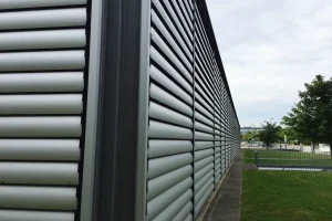 Protection solaire volets roulants automatiques en aluminium